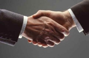 משרד עו"ד איתן עדשה handshake 300x197 משרד עוד איתן עדשה| פרופיל משרד
